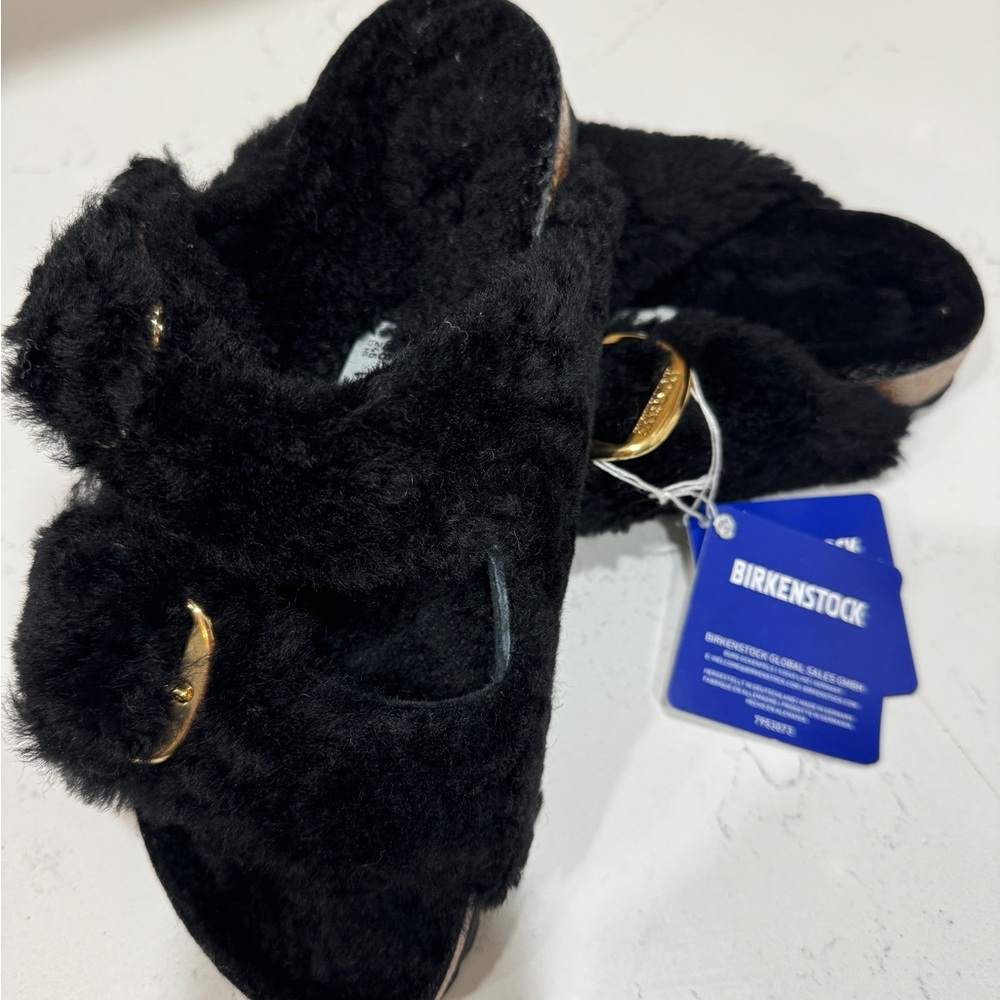 Birkenstocks Arizona big buckle Teddy rivet logo black Size 38 Brand new in box.